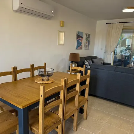 Royal-seacrest Oasis, Pool-side Apartament *