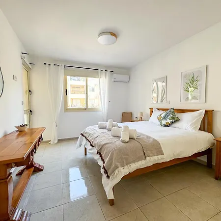 Royal-seacrest Oasis, Pool-side Apartament