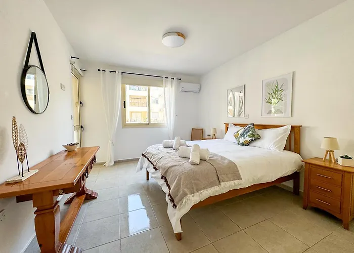 Royal-seacrest Oasis, Pool-side Apartament