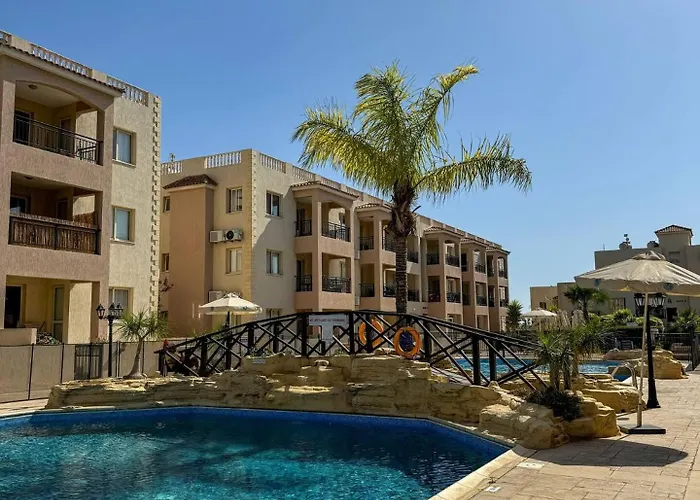 Royal-seacrest Oasis, Pool-side Pafos