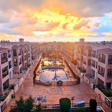 شقة Royal-seacrest Oasis, Pool-side بافوس