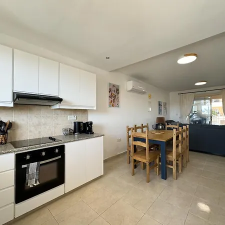 Royal-seacrest Oasis, Pool-side Apartmán Paphos