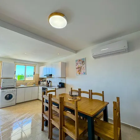 Royal-seacrest Oasis, Pool-side דירה