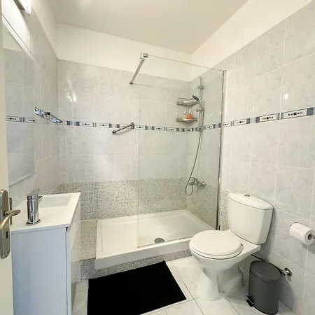 Royal-seacrest Oasis, Pool-side *