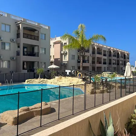 Royal-seacrest Oasis, Pool-side * بافوس