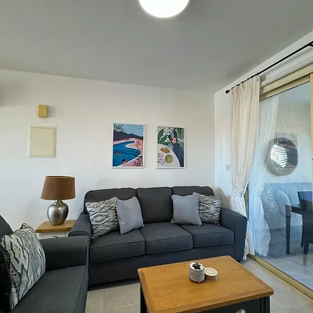 Royal-seacrest Oasis, Pool-side Apartmán