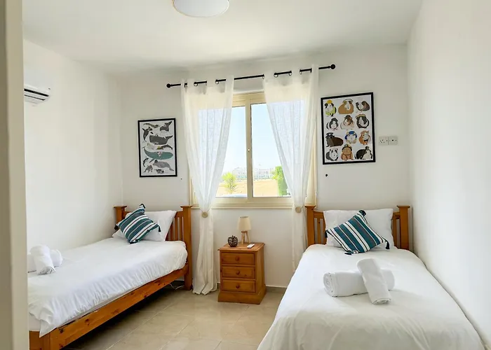 Royal-seacrest Oasis, Pool-side Paphos