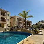 Appartement Royal-seacrest Oasis, Pool-side
