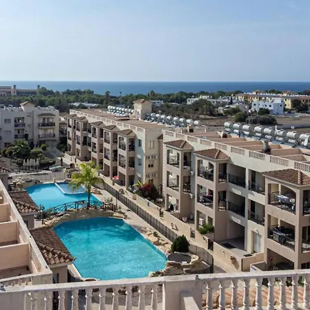 Royal-seacrest Oasis, Pool-side *